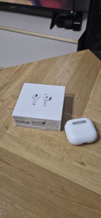 Apple  AirPods 4