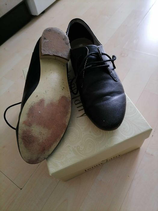 Buty damskie garniturowe Jenny Jair czarne rozmiar 40