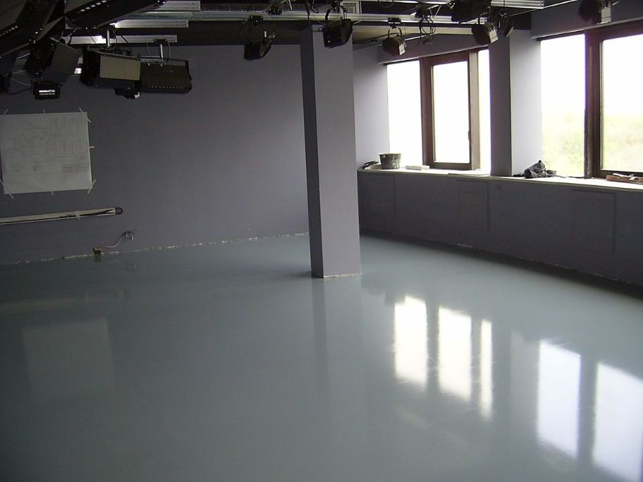 устройство топинговых промышленных полов машинная полусухая стяжка