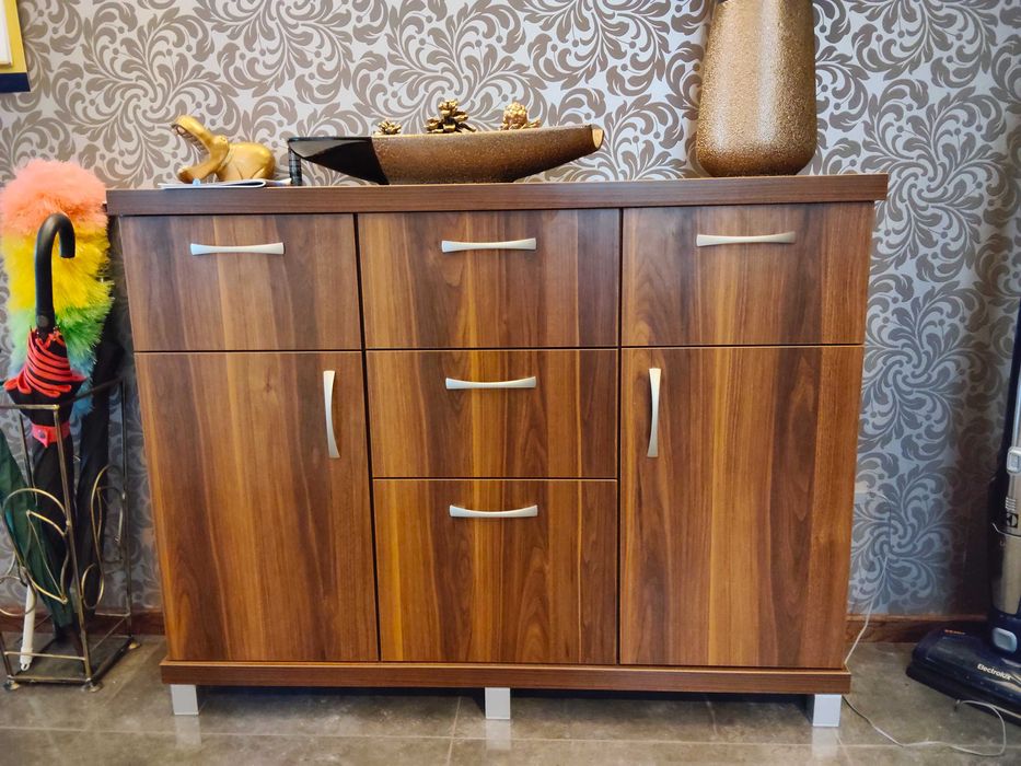 Zastaw solidnych mebli Komoda Szafka RTV Stolik