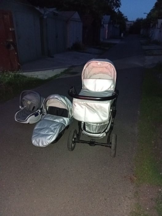 Продам коляску  2000 ГРН