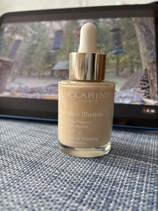 Clarins skin illusion тональный