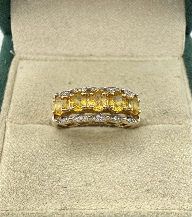 Złoty pierścionek z żółtymi szafirami 1,00ct i diamentami 0,03ct