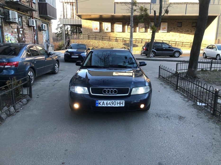 Audi A4 B5 2001
Темно синій колір