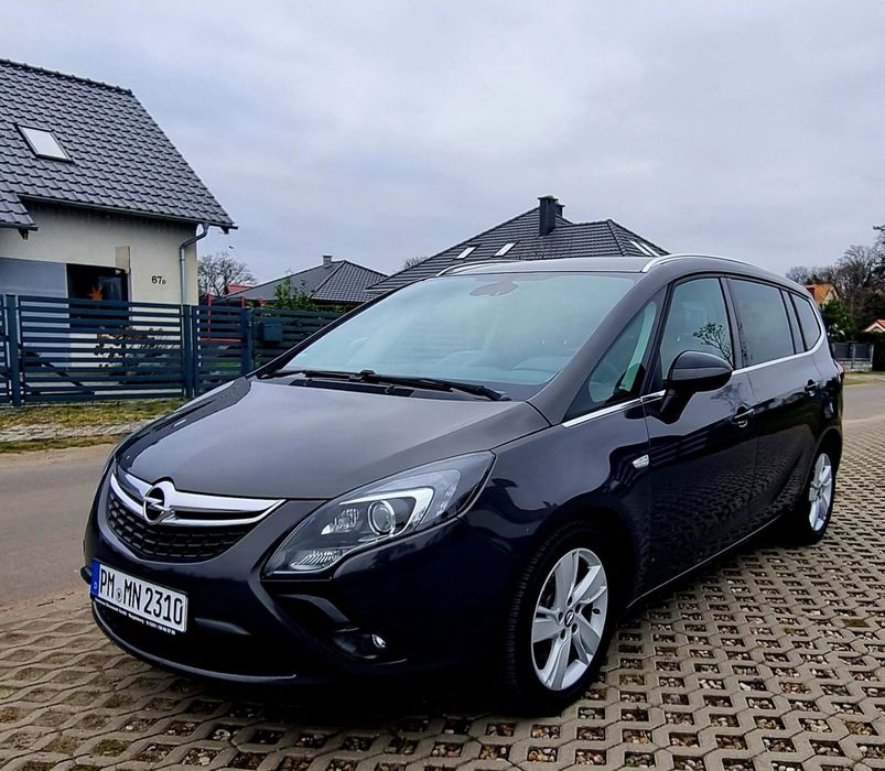 Opel Zafira Skóra grzana kierownica fotele kamera cofania nawigacja