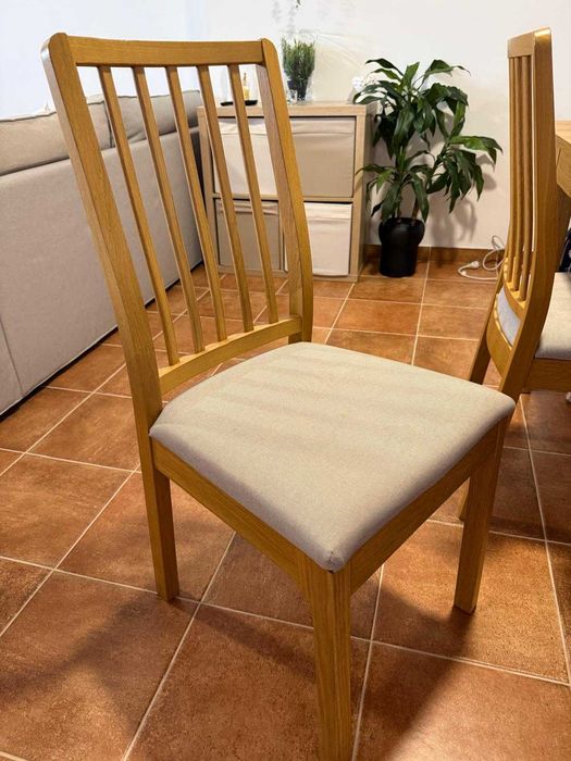 Sala Jantar Extensível com 4 Cadeiras