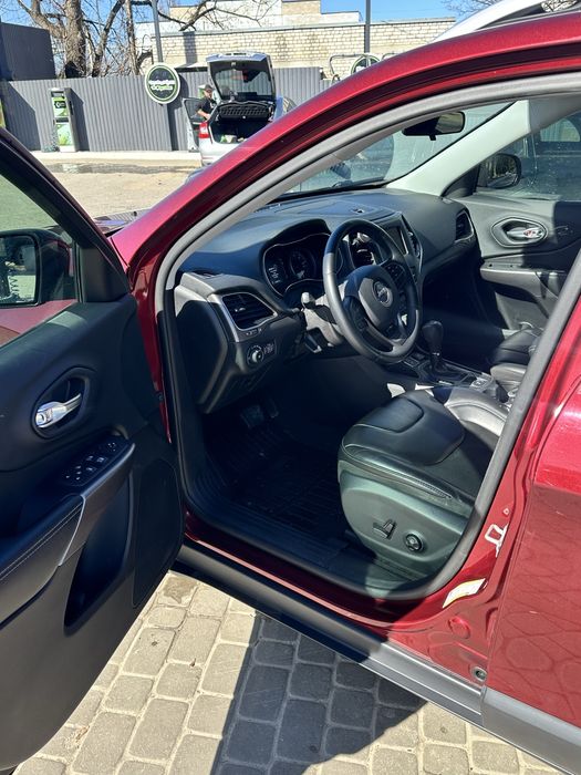 Продам Jeep Cherokee 2019