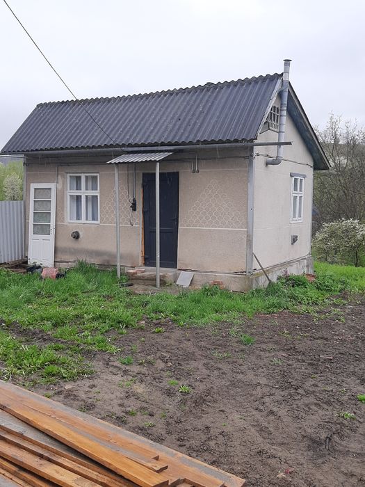 Будинок поблизу м.Чернівці, світло, газ і вода, 24 сот( будівництво )