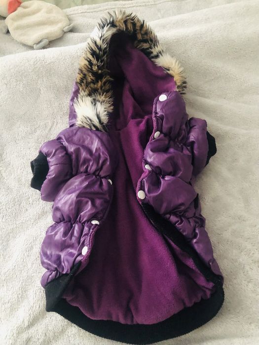 Fioletowa Kurtka Puffer z Kapturem dla Psa – Ciepła i Stylowa