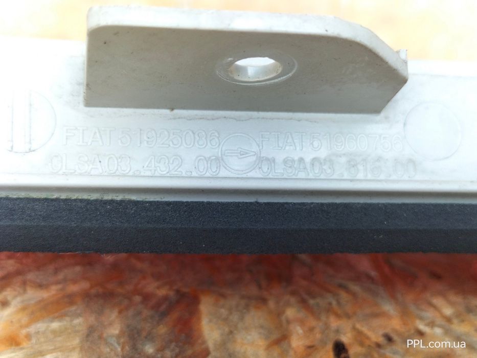 Fiat 500X 500 X 2014- фонарь задний стоп в крышку багажника 51960756