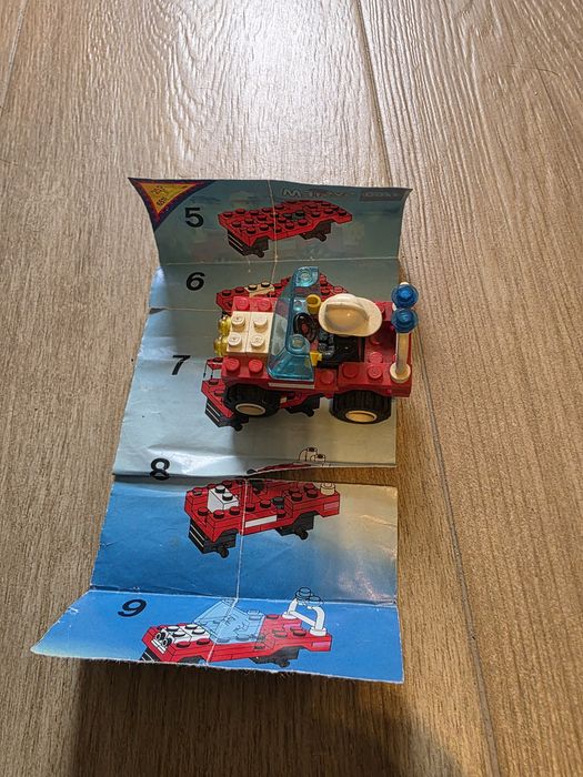 3 Legos marca Lego  década de 80/90  com manuais de instruções.