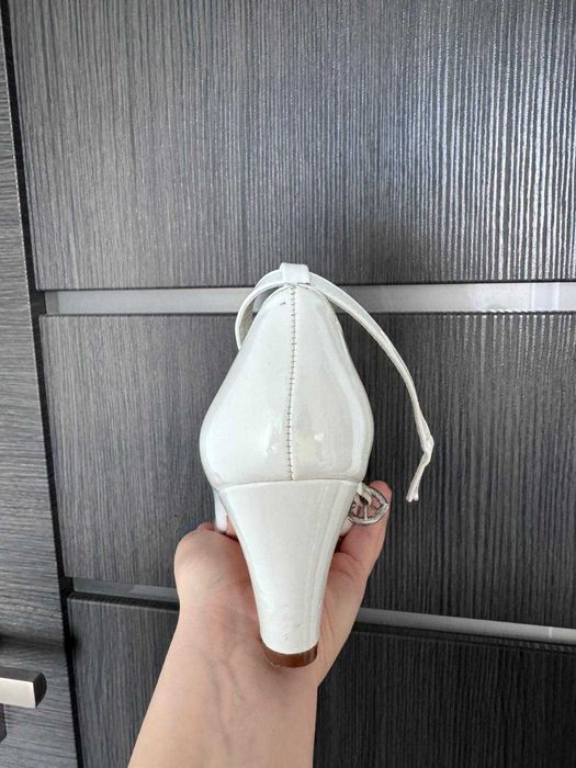 Buty komunijne lakierowane dla dziewczynki, r. 35