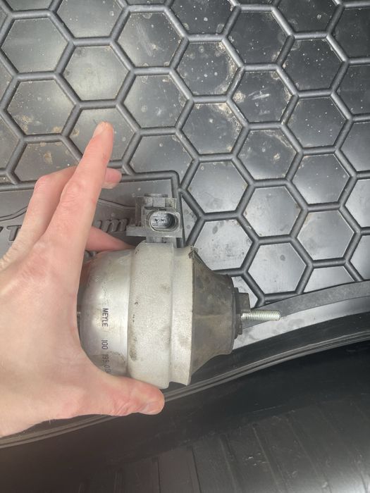 Подушка двигуна Audi a6 c5 2.5tdi