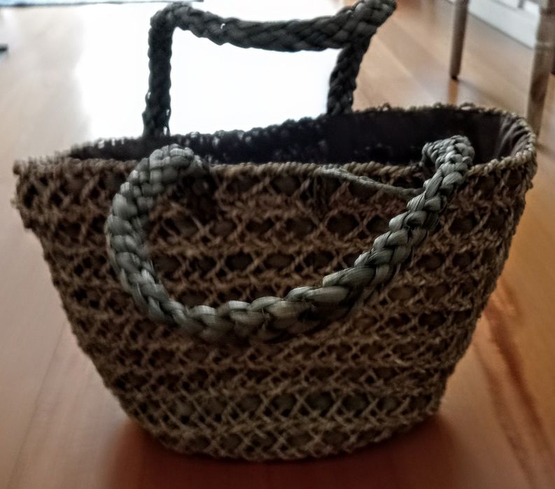 Cesta de vime com 40cms + peluches