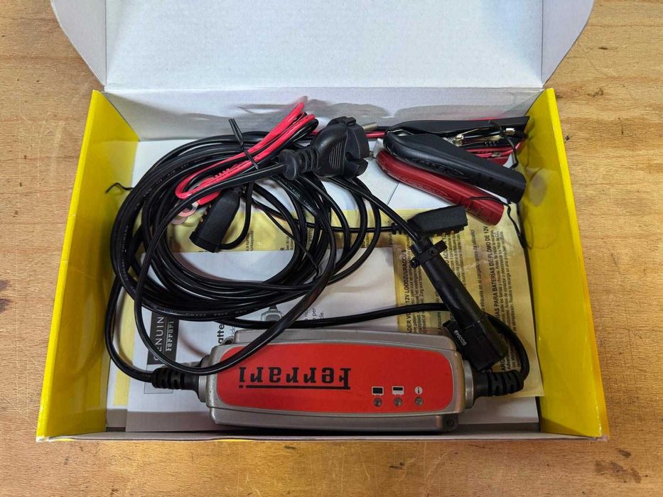Carregador de bateria Ferrari 360 / F430 / 599 etc...