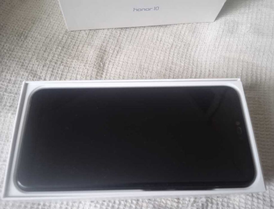 ПродамОфициальный телефон huawei Honor 10 col-l29BLACK 4\128gb комплек