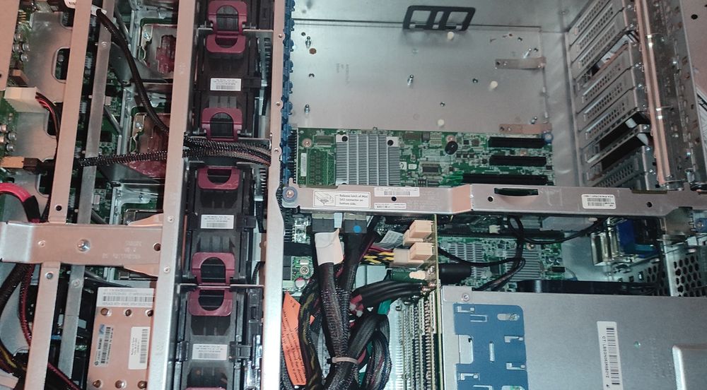 Serwer HP dl 580 G7 64GB RAM HDD 2x142GB 3x72GB