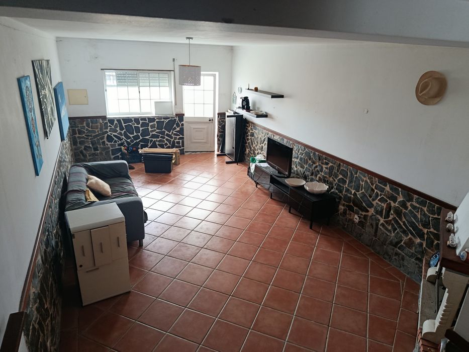 Alugo  quarto na Serra del rei
