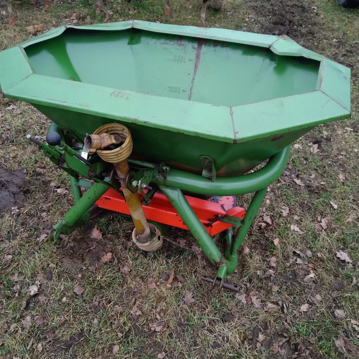 Rozsiewacz amazone 400 l rozbijak do pryzm  kukurydzy  BVL