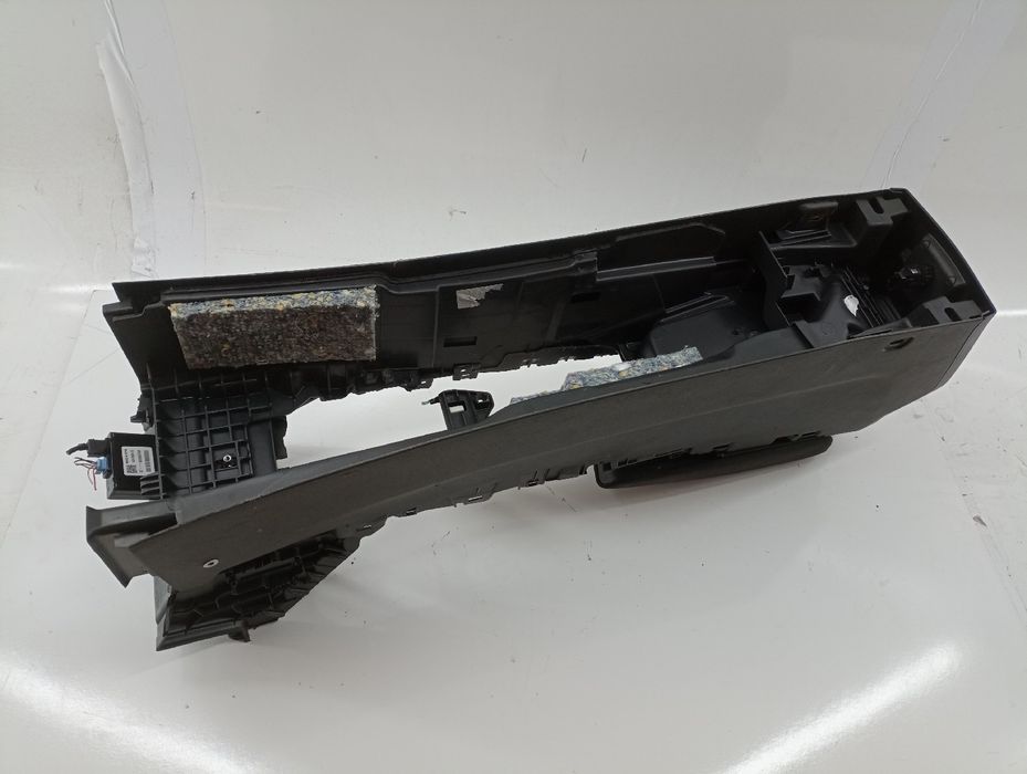 Apoio de braço - RENAULT MEGANE IV três volumes | 16 -