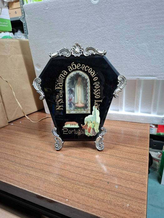 Oratório Relig.Nsa Senhora 27 x 23 cm aprox iluminado e a funcionar