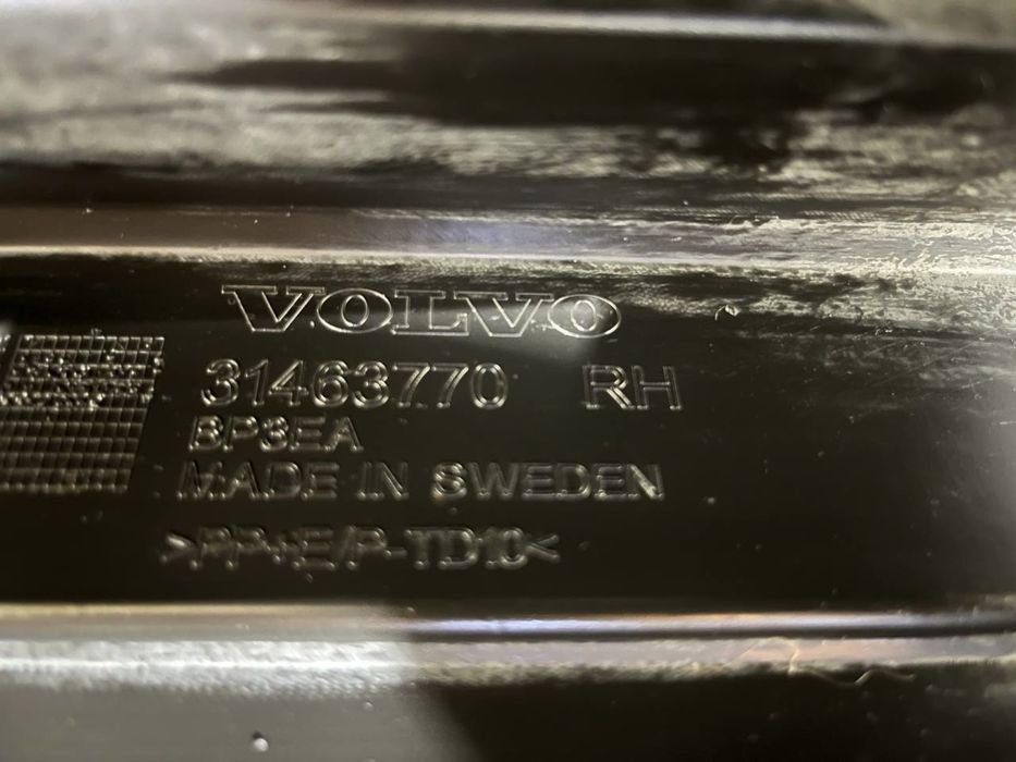 Порог правый Volvo V60 2 CC (2018 - 2024 г.) накладка порога 31463770
