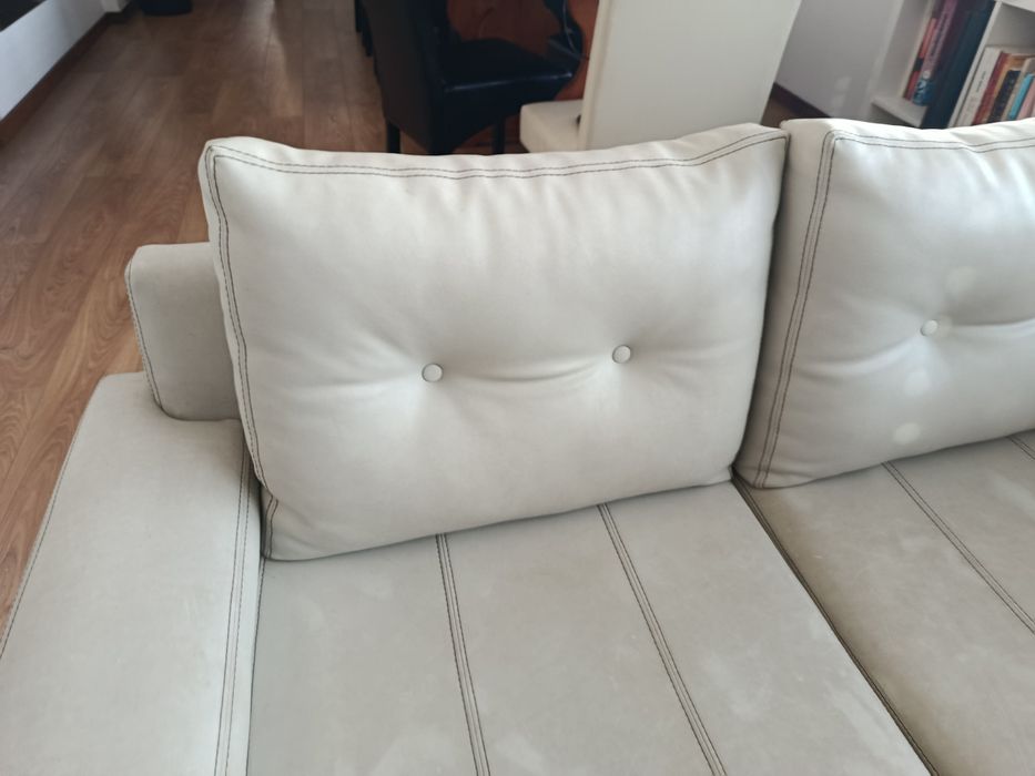 Sofá de dois lugares