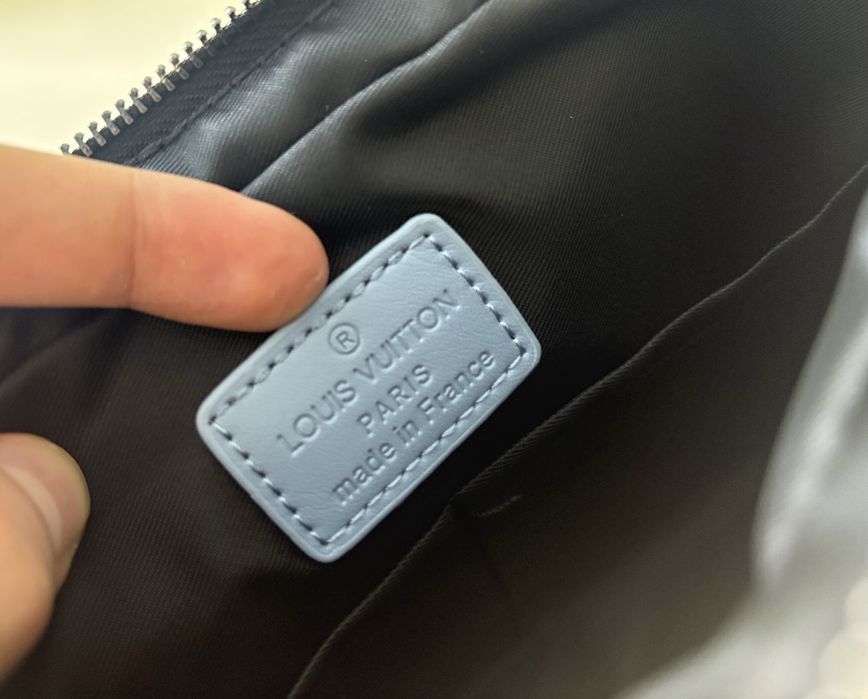 Стильна шкіряна сумка Louis Vuitton ; L&V