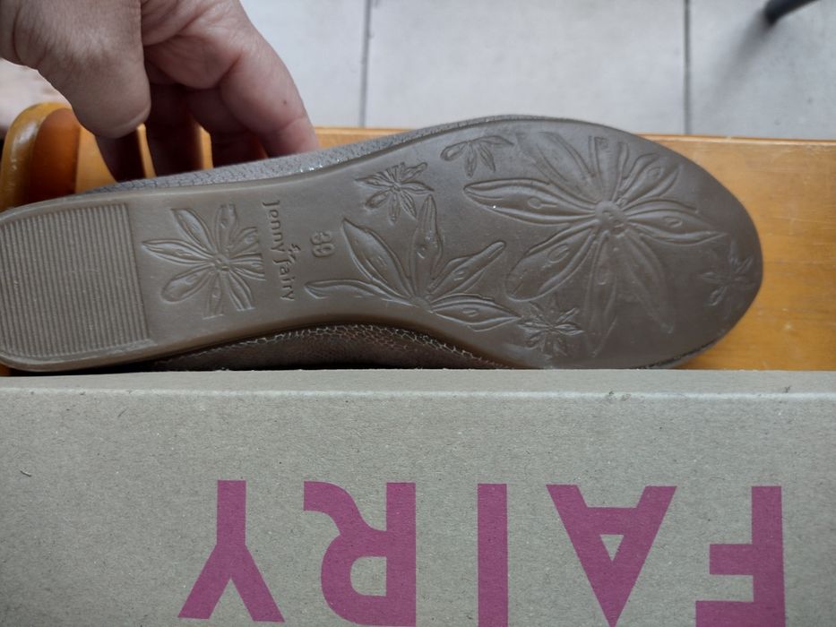 Nowe damskie buty 39