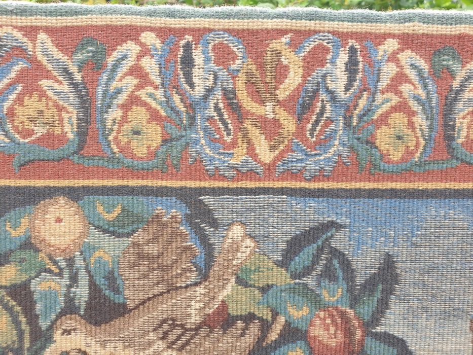 Magnifica grande antiga tapeçaria com motivos medievais