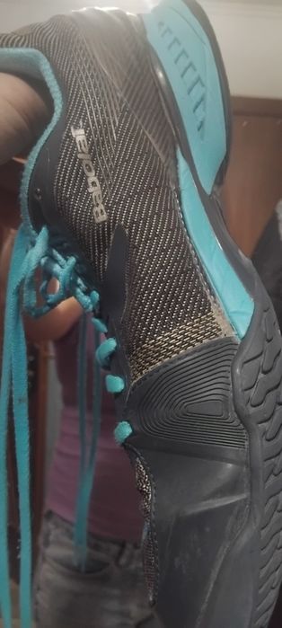 Продам красовкі жіночі в новому стані