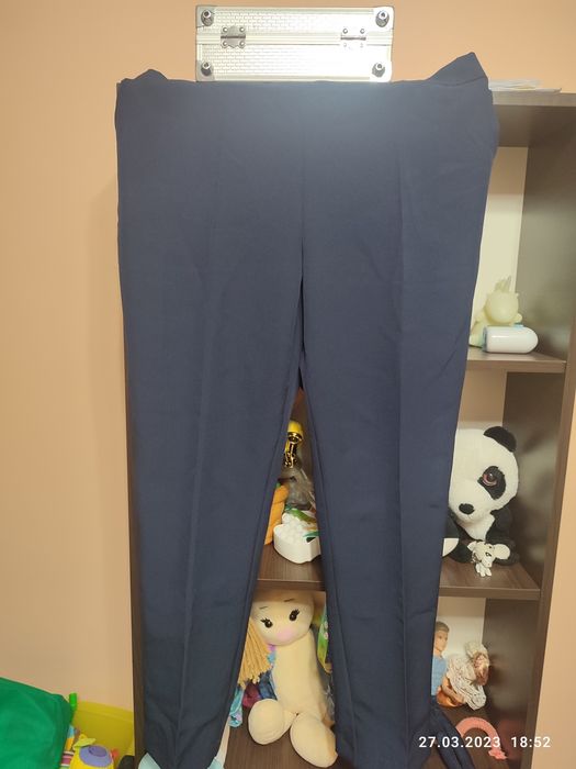 Жіночий брючний костюм