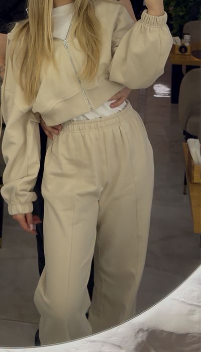 Бежевий костюм: худі + штани