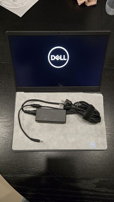 Portátil Dell i5 1135g7 com 8Gb Ram e 256Gb M2 com Gráficos Intel IRIS