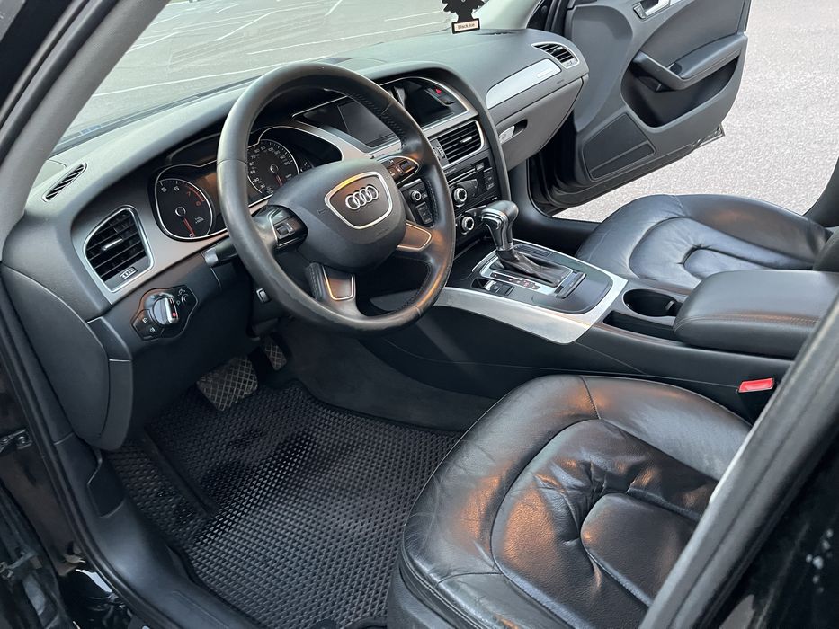AudiA4B8 2012року