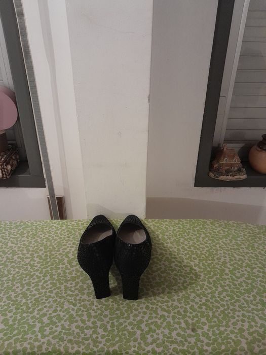 Vendo Sapatos de Senhora VULKO muito bonitos como novos