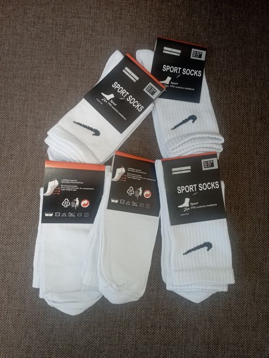 Шкарпетки Nike високі та середньої висоти.
