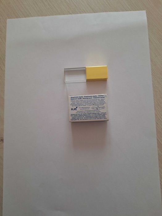 Złoty kryształowy pendrive 8GB
