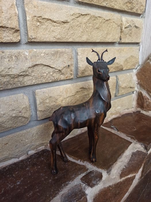 Статуетка оленя дерев'яна