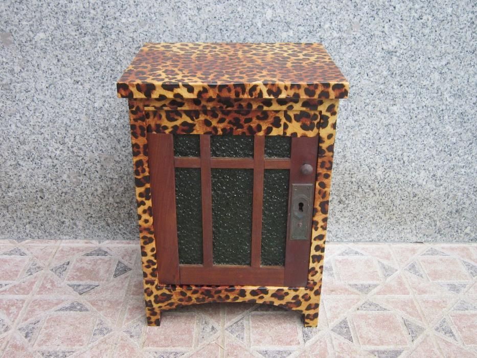 mesinha de cabeceira antiga mesa regador cobre