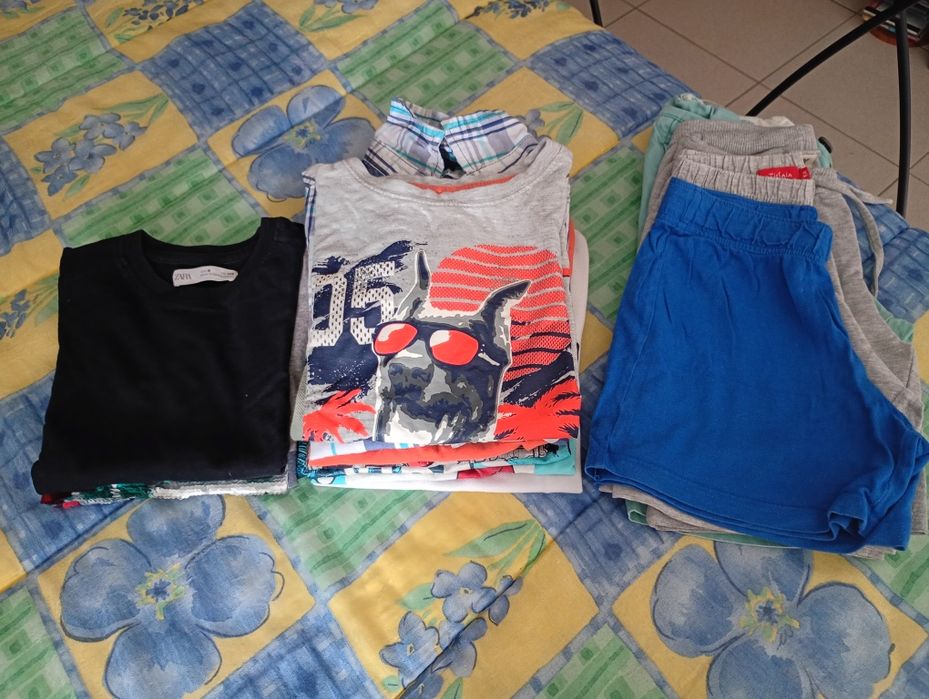 Roupa de menino,com idade compreendida entre os 5 e 6 anos