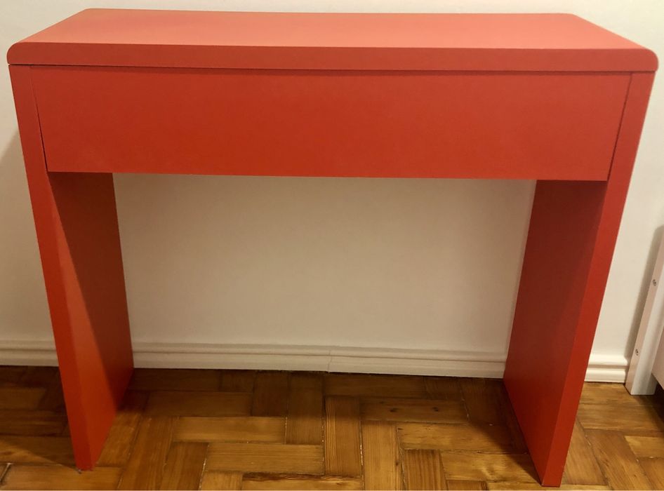 Móvel tocador vermelho