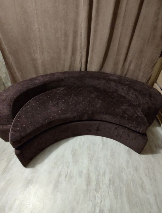 Ліжко, кровать, диван.