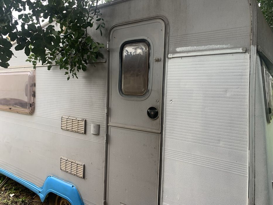 Vendo uma caravana