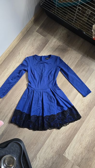 Sukienka na imprezę z koronką z długim rękawem elegancka