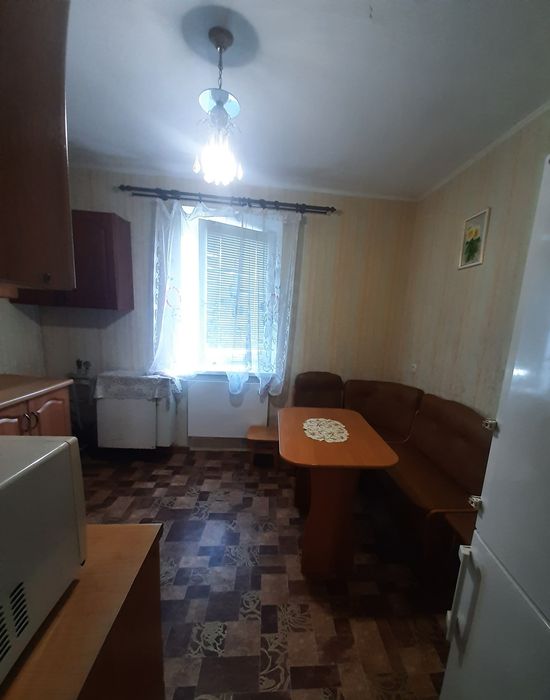 Продам 1-кімнатну з великою кухнею