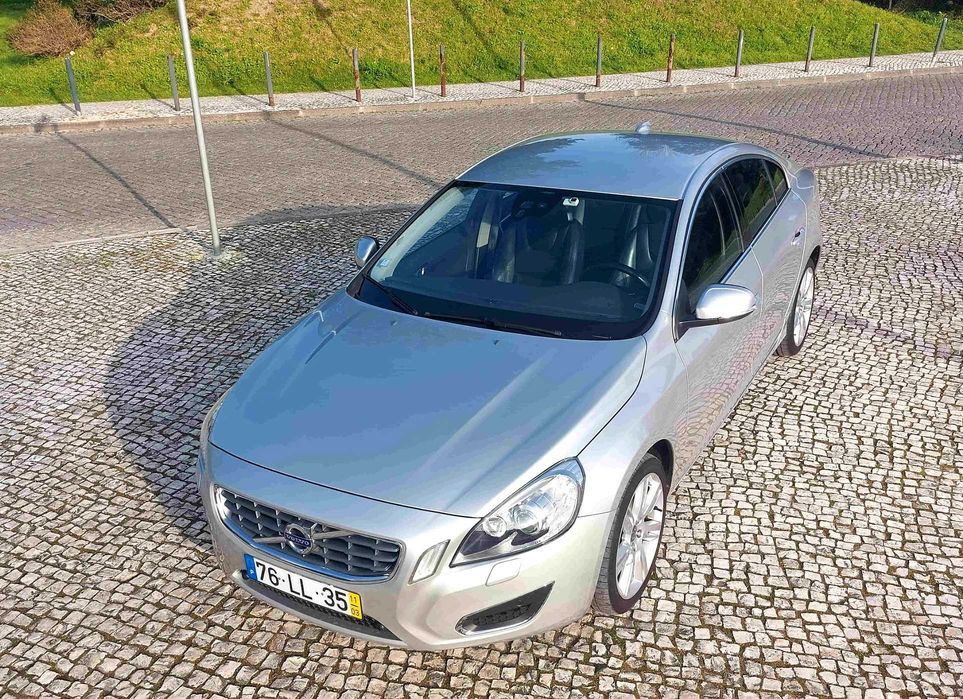 Volvo D3 T5 SUmmum (Full extras) com apenas 81000kms