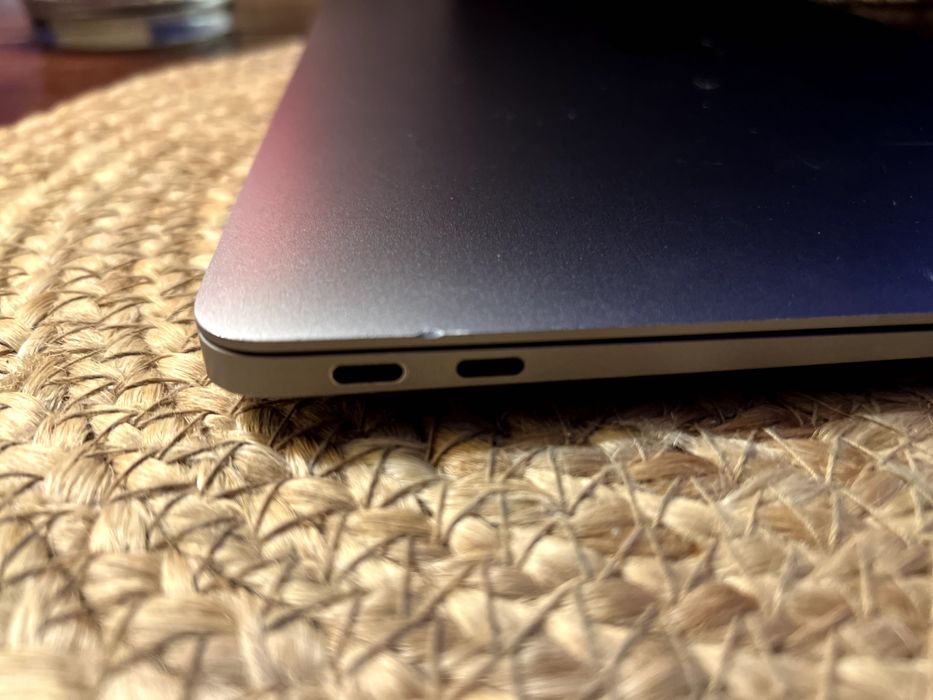 MacBook Air 13” 2019 | 8 GB RAM | Intel i5 | Bardzo dobry stan