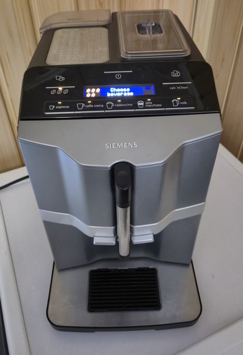 Siemens EQ.3 s300 автоматична кавомашина
