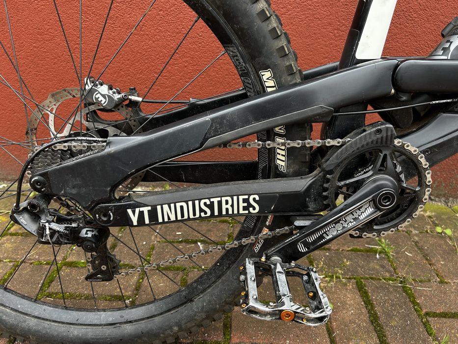 YT Tues CF1 2019r. Carbon.
